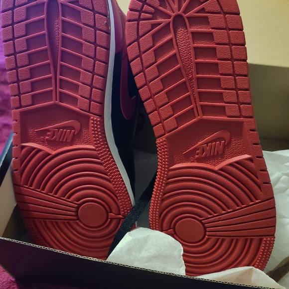 Too small - Picture 3 of 4